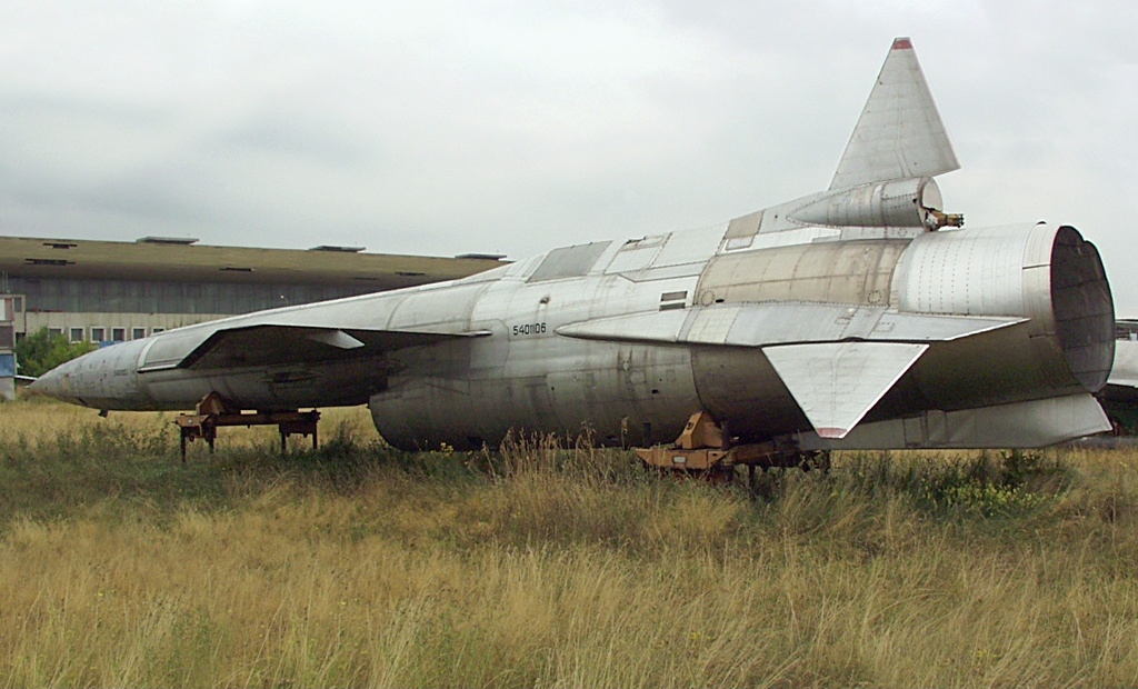 Tupolev_Tu-123_in_2002